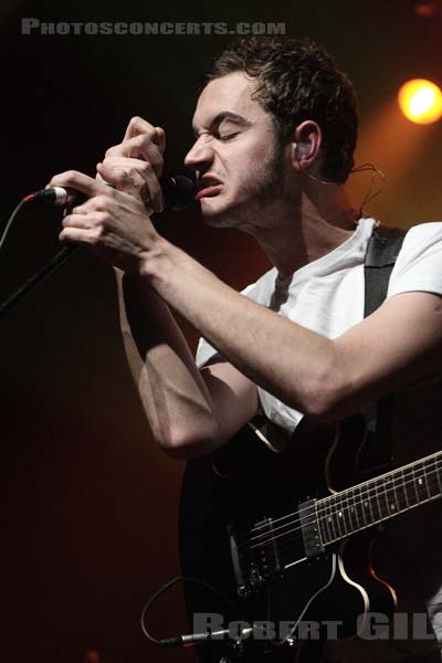 EDITORS - 2008-04-07 - PARIS - Le Bataclan - Thomas Michael Henry Smith